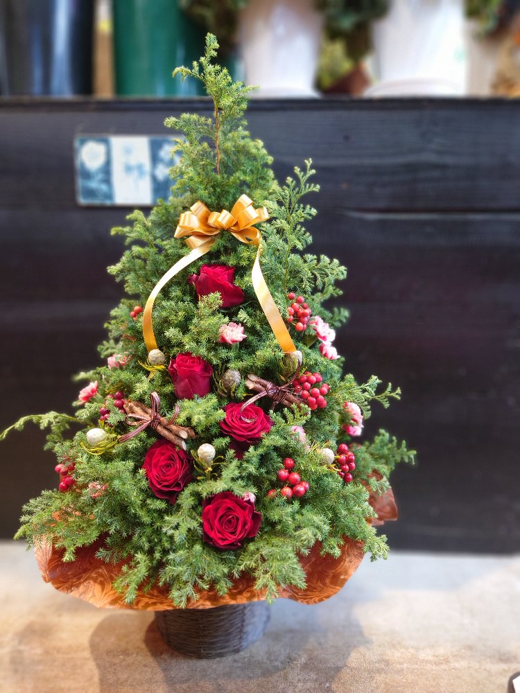 赤バラの赤系　クリスマスツリーアレンジメント