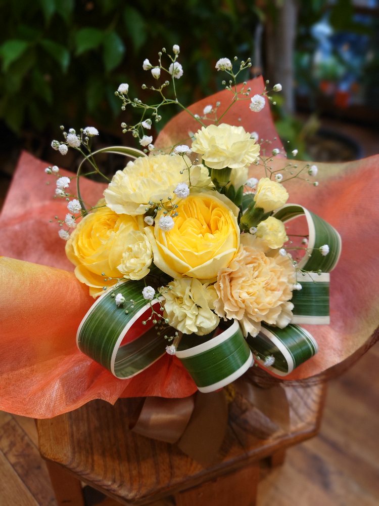 簡易花瓶のそのまま飾れる不思議なブーケ